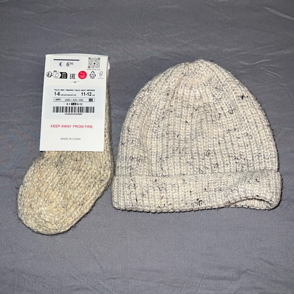 Zara 1-6 months Socks and Hat
